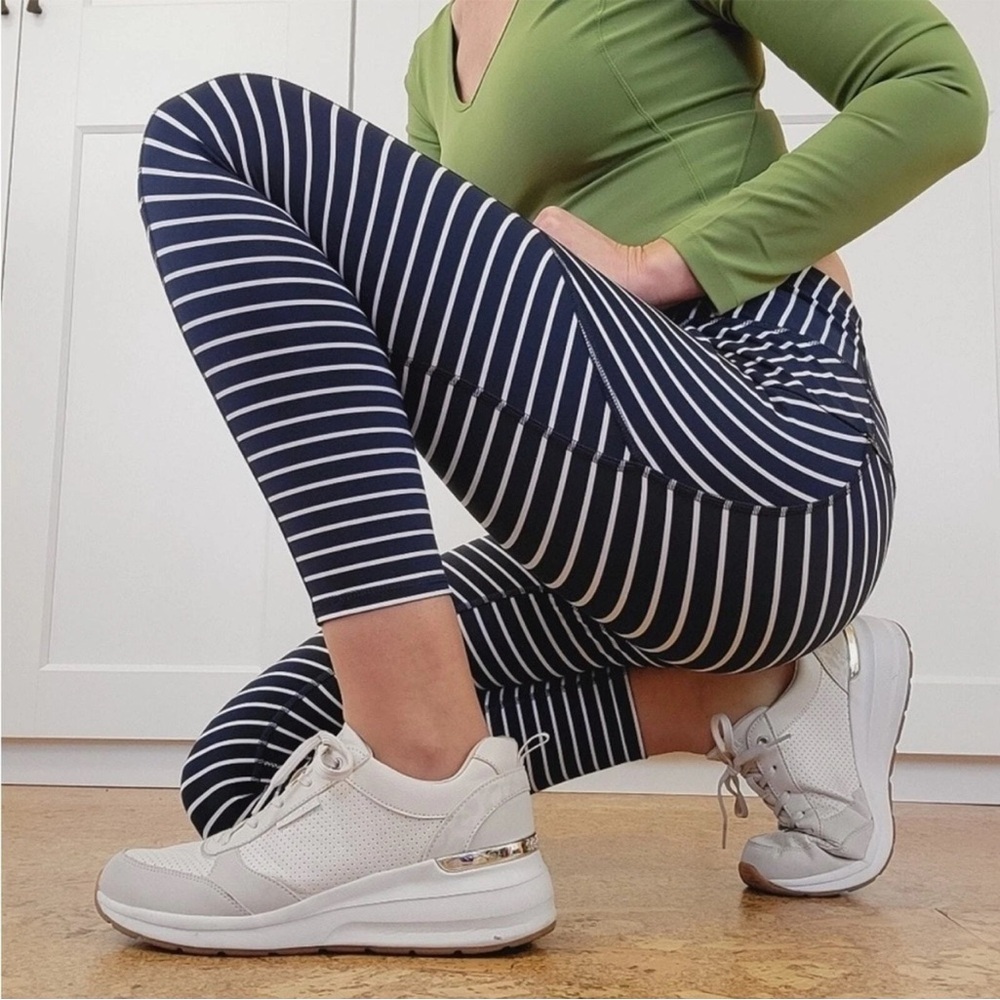 Athleta Stripe Contender 7/8 Tight PowerLift XS Navy White Compression - Picture 3 of 9